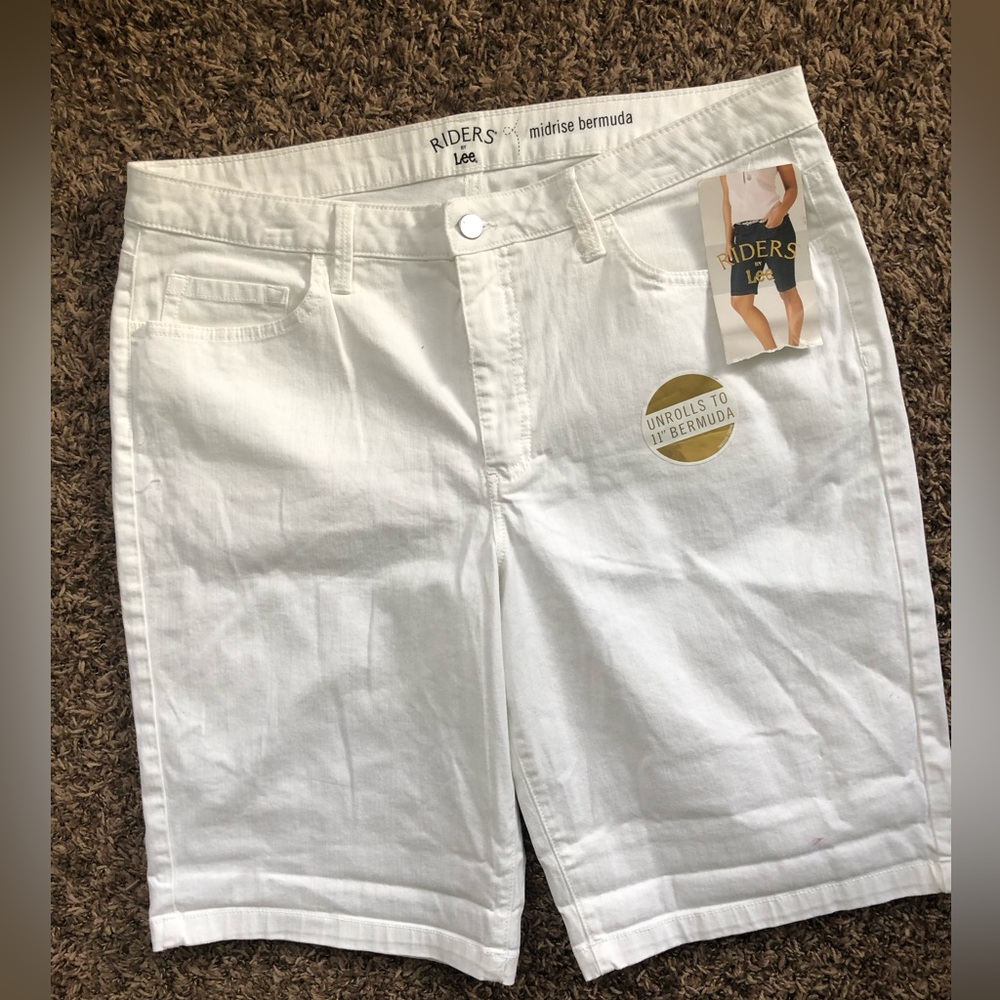 New with tags white lightweight denim Bermuda shorts mid rise size 16